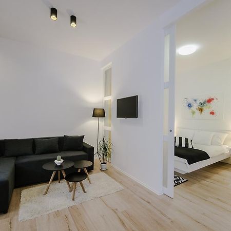 Apartment British Square With Parking Zagreb Room photo